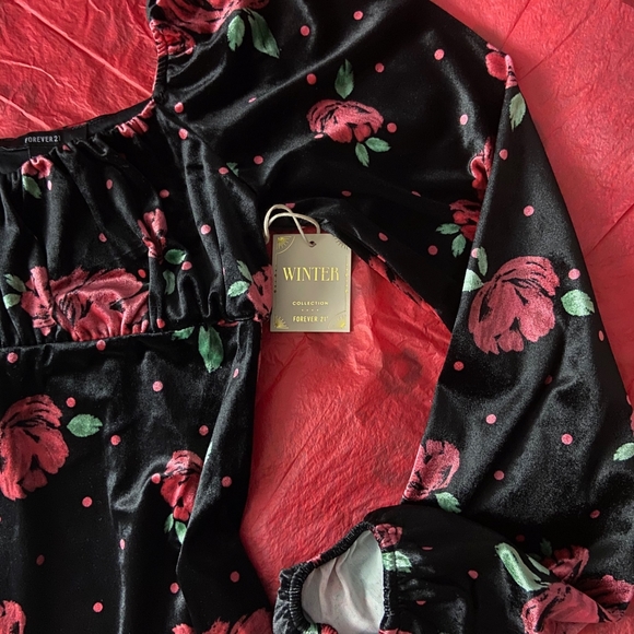 Velvet Floral Scrunched Ruffled Long Sleev… - Picture 4 of 8